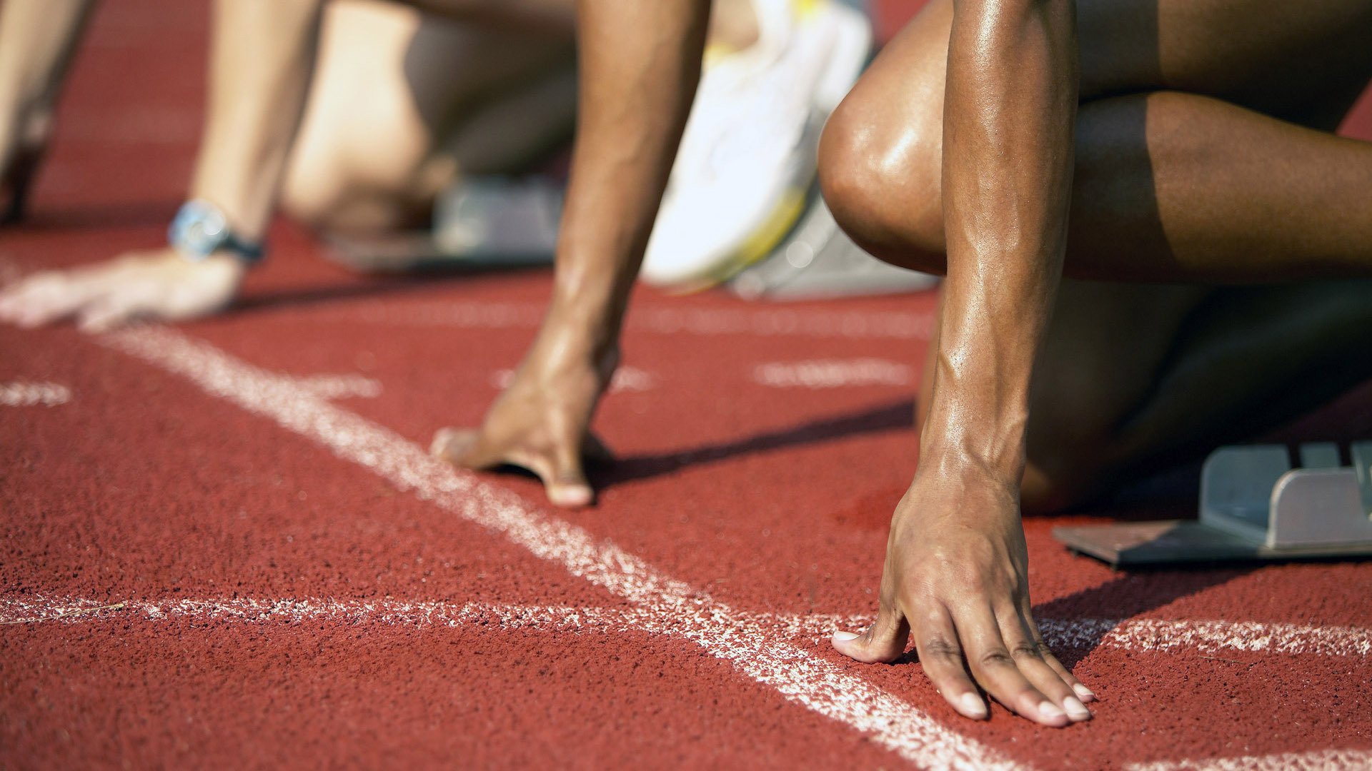 老鹰不断突破!纳达尔连续十五场比赛得分超过表现优异,赛场气氛高涨