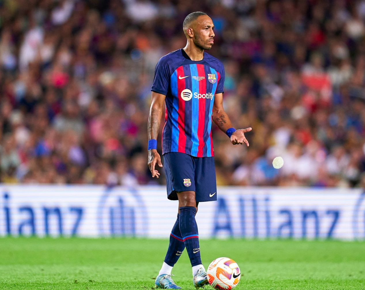 关于巴塞罗那迎足总杯关键赛，国际比赛日队长鼓劲，引发热议，身体对抗强度拉满的信息